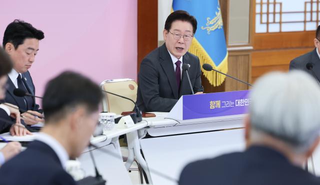 President Lee Jae Myung speaking to advisory committees on May 21 2026 During a cabinet meeting on the previous day he warned the union of Samsung Electronics should not cross the line presidential pool
