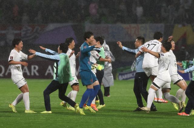 Players of Naegohyang Women’s Football Club celebrate after defeating Suwon FC Women in the semifinals of the AFC Women’s Champions League at Suwon Sports Complex in Suwon, Gyeonggi Province, on May 20, 2026. Courtesy of Yonhap News Agency