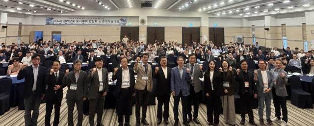 전라남도는 21일 보성 다비치콘도에서 대한국토·도시계획학회 광주·전남지회와 함께 ‘2026년 도시계획 연찬회 및 춘계학술대회’를 개최했다사진전남도