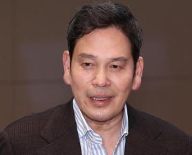 Police Accelerate Investigation into Starbucks Tank Day Controversy Involving Shinsegae Chairman