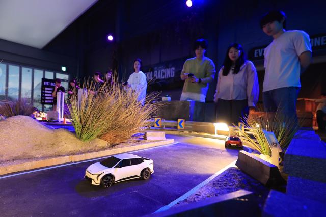 Visitors take part in interactive experiences at Kia Unplugged Ground in Seoul’s Seongsu district on May 22 2026 AJP Han Jun-gu