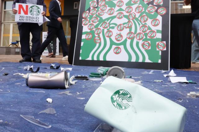 Consumer group urges Starbucks to fully refund prepaid balances