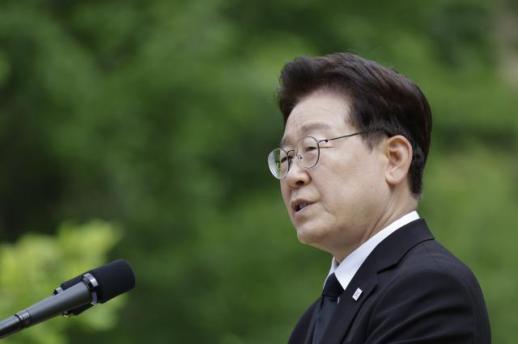 李대통령 기득권과 타협 않겠다…노무현 정신 계승 강조