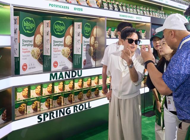 CJ Group Chairman Lee Jae-hyun visited the House of CJ booth at The CJ Cup Byron Nelson in McKinney, Texas, on May 23, local time, to check on the K-lifestyle experience space and Bibigo booth.