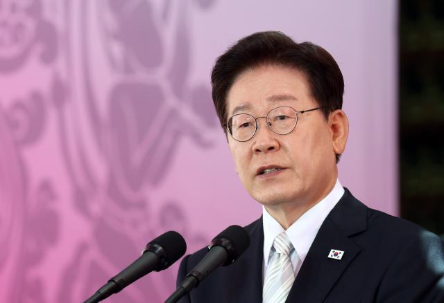 李대통령 국민 목숨 살리는 정부 만들 것…부처님오신날 화합 강조