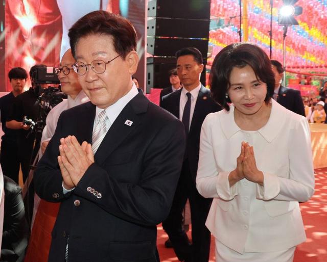 Lee calls for national unity on Buddhas Birthday