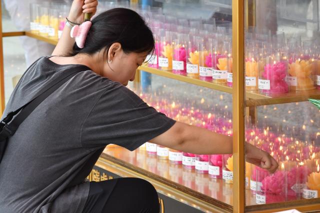 Visitors gather at Hyangiram Hermitage in Yeosu, South Jeolla Province, on May 24, 2026, as the coastal Buddhist temple marks Buddha’s Birthday with lanterns and prayer rituals. AJP Joonha Yoo