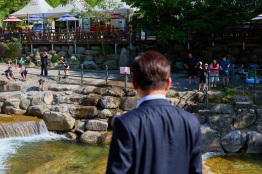 李대통령 지지도, 59.3%로 소폭 하락…보수층 결집 강화 원인