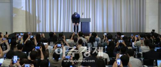 [포토] 고개숙인 정용진 회장