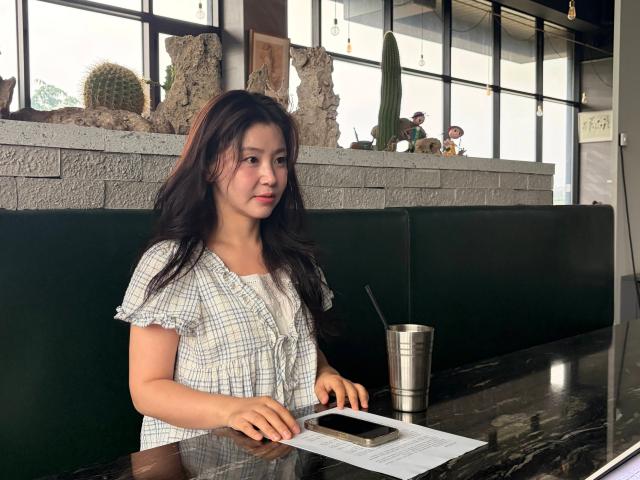 지난 20일 경기도 광주시 한 카페에서 아주경제 탐사보도팀을 만나 인터뷰를 진행하고 있는 방송인 겸 유튜버 한송이씨 사진방효정 기자