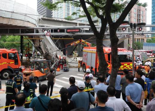 首尔西小门高架桥拆除现场发生坍塌事故 已致3人死亡