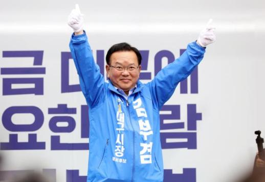 [6·3 지방선거] 김부겸 "스타벅스 사태 이제 멈춰야…특정 기업 압박 안 돼" 