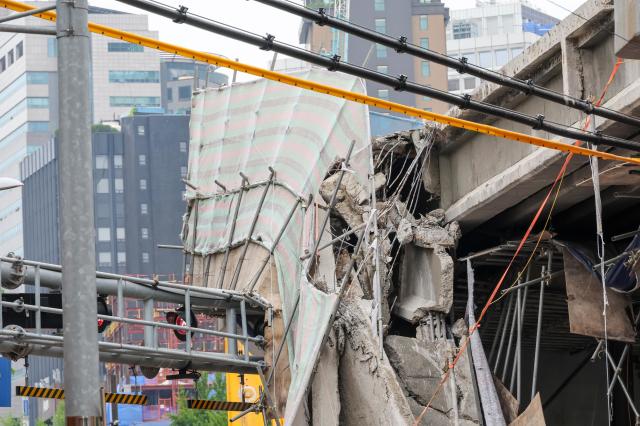 Firefighters and rescue workers conduct operations at an overpass in Seosomun western Seoul following a partial collapse on May 26 2026 AJP Yoo Na-hyun
