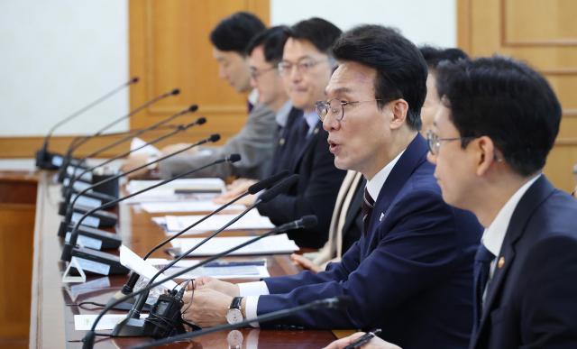 김민석 국무총리가 27일 오전 서울 종로구 정부서울청사에서 열린 대한민국 2045전략수립위원회 전체회의에서 발언하고 있다사진연합뉴스