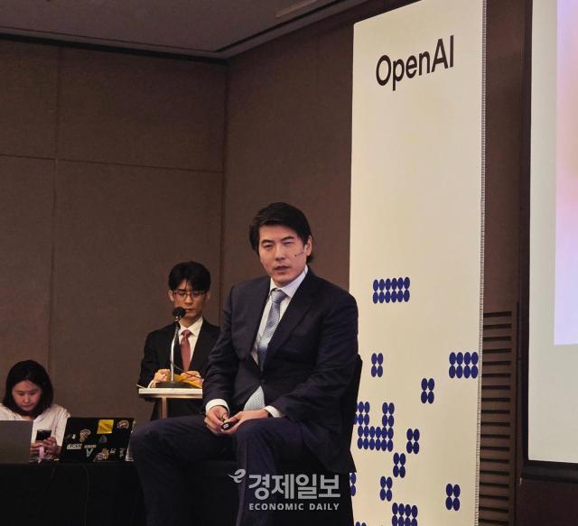 제이슨 권 오픈AI CSO가 기자들의 질문에 답변하고 있다 사진류청빛 기자