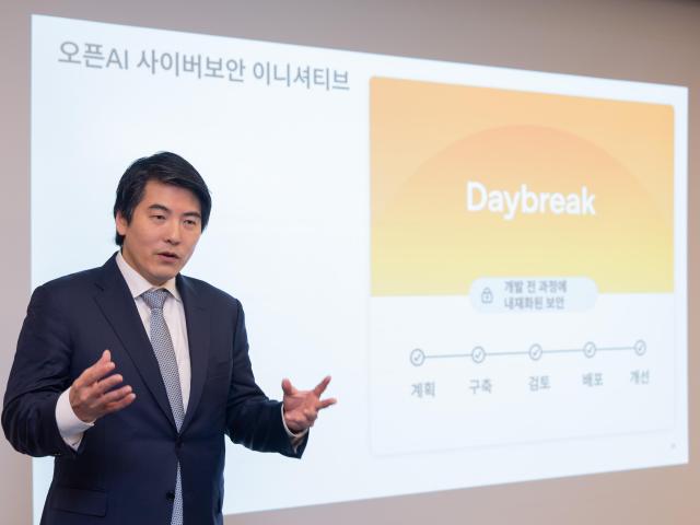 27일 오전 서울 서초구 JW 메리어트 호텔에서 열린 오픈AI 기자회견에서 제이슨 권Jason Kwon 오픈AI 최고전략책임자CSO가 발언하고 있다 사진오픈AI