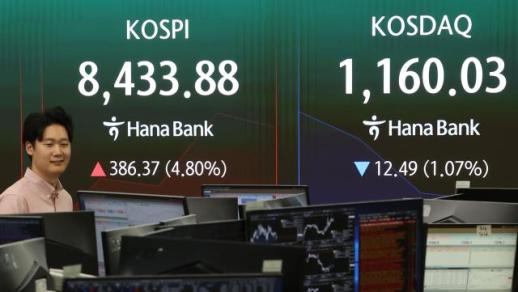 스님도 가입 줄 섰다…5대 시중은행 이달에만 ETF 12조 판매 역대 최대