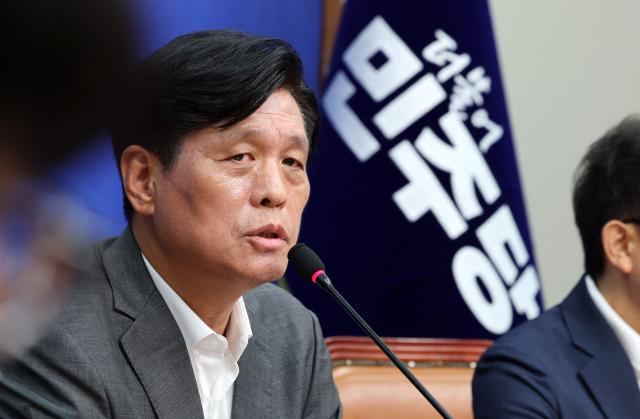 조승래 더불어민주당 총괄선거대책본부장이 27일 국회에서 6·3지방선거 관련 기자간담회를 하고 있다 사진연합뉴스