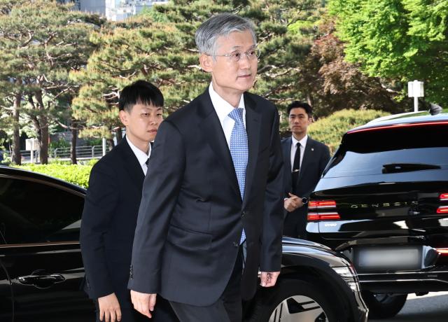 조희대 대법원장이 지난달 29일 서울 서초구 대법원으로 출근하고 있다 사진연합뉴스
