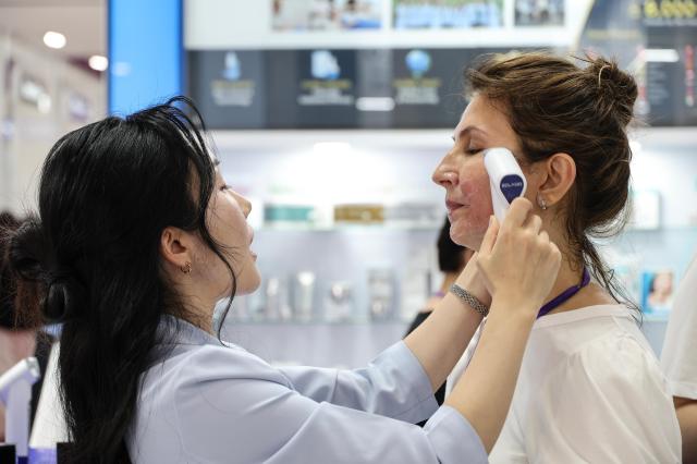 Visitors look around booths during the 2026 Seoul International Cosmetics  Beauty Industry Expo CosmoBeauty Seoul and International Health Industry Expo at COEX in Seoul’s Gangnam district on May 27 2026 AJP Yoo Na-hyun
