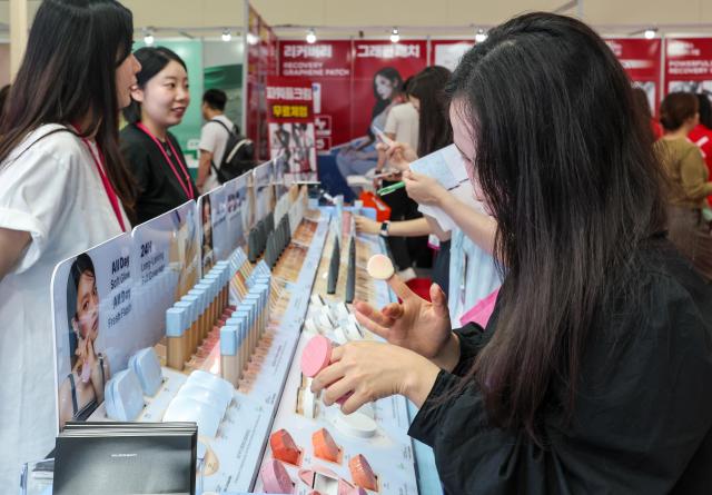 Visitors look around booths during the 2026 Seoul International Cosmetics  Beauty Industry Expo CosmoBeauty Seoul and International Health Industry Expo at COEX in Seoul’s Gangnam district on May 27 2026 AJP Yoo Na-hyun
