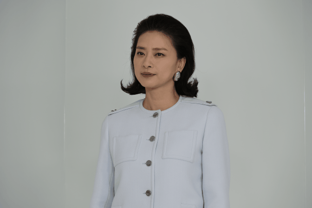 Veronica Ngo poses with sunglasses at the Chanel 2026 Métiers d’Art Collection Seoul show held at Pompidou Center Hanwha in Yeongdeungpo District Seoul on May 26 2026 AJP Yoo Na-hyun