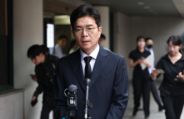 정원오 더불어민주당 서울시장 후보가 27일 오후 서울 한 장례식장에 마련된 서울 서소문 고가차도 붕괴 사고 희생자의 빈소를 찾아 조문을 마친 후 발언하고 있다 사진연합뉴스