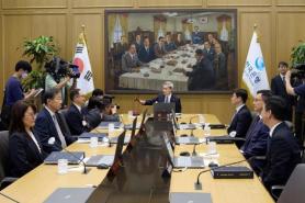 Bank of Korea Raises Economic Growth Forecast to 2.6%, Holds Key Rate Steady for Eighth Time