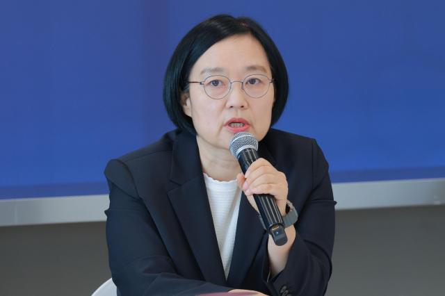 한성숙 중소벤처기업부 장관이  28일 SVC 서울에서 열린 기자간담회에서 지난 1년의 소회를 밝히고 있다 사진유대길 기자 dbeorlf123ajunewscom