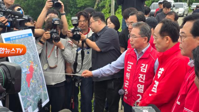 추경호 대구시장 후보와 김진열 군위군수 후보 사진 권용현 기자