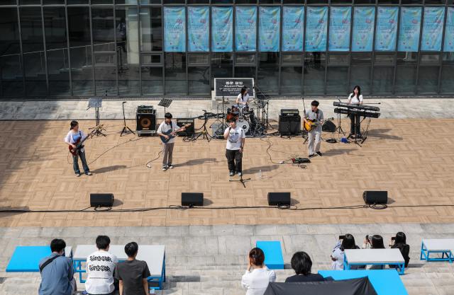 Campus festival events are underway at the Sinchon campus of Yonsei University in Seoul’s Seodaemun District on May 28 2026 AJP Yoo Na-hyun
