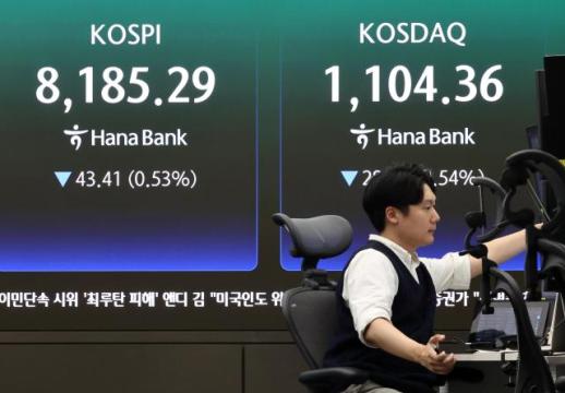 Stocks, bonds tumble as BOK chief signals potential rate hikes in 2nd half