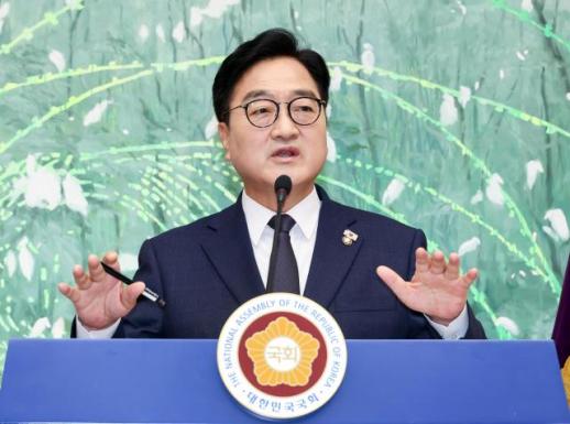 韩国国会议长禹元植卸任前举行记者会