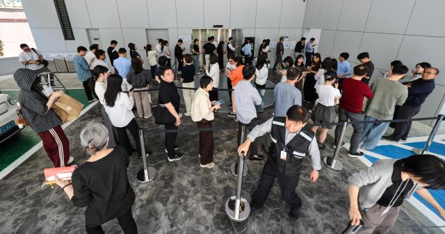 Voters wait in line to cast their ballots at an early voting station set up at Sogong-dong Community Service Center in central Seoul on May 29 2026 the first day of early voting for South Koreas 9th Nationwide Local Elections AJP Yoo Na-hyun