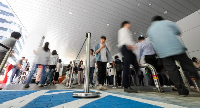 Voters wait in line to cast their ballots at an early voting station set up at Sogong-dong Community Service Center in central Seoul on May 29 2026 the first day of early voting for South Koreas 9th Nationwide Local Elections AJP Yoo Na-hyun