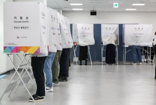 Early voting for local elections gets off to strong start