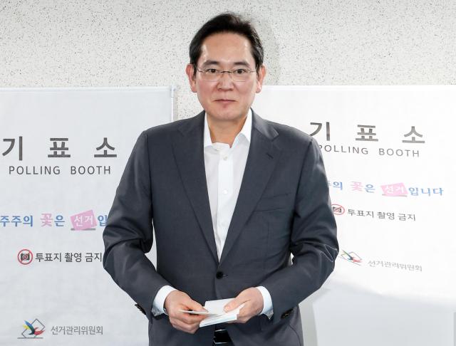 Samsung Electronics Chairman Lee Jae-yong casts his ballot at an early voting station set up at the Hannam-dong Community Service Center in Seoul on May 29 2026 during early voting for South Korea’s ninth nationwide local elections Yonhap 