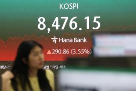 KOSPI Hits Record High Amid Strong Institutional Buying, Closes at 8476