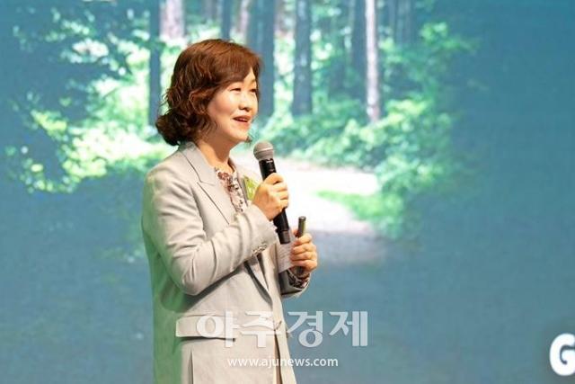 [포토] 차세대 여성리더 컨퍼런스서 강연하는 ​​​​​​​남궁현 GC녹십자 부사장