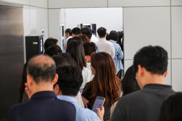Voters head to poll stations for early vote during lunchtime in Sogong-dong downtown Seoul on May 29 2026 AJP Yoo Na-hyun