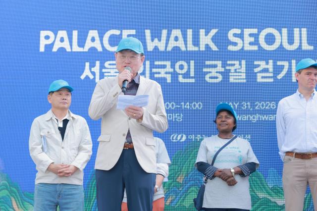 임규진 아주경제 사장이 31일 오전 서울 광화문광장 놀이마당 일대에서 열린 2026 서울 외국인 궁궐 걷기대회에서 개회사를 하고 있다 20260531사진유대길 기자 dbeorlf123ajunewscom