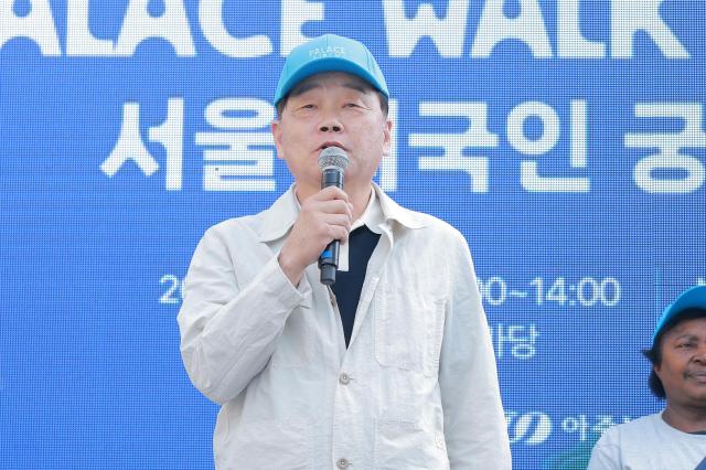 길기연 서울관광재단 대표이사가 31일 오전 서울 광화문광장 놀이마당 일대에서 열린 2026 서울 외국인 궁궐 걷기대회에서 축사를 하고 있다 20260531사진유대길 기자 dbeorlf123ajunewscom