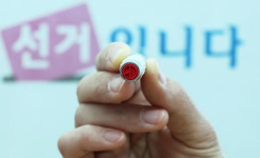 1000만 노인 앞 7장의 투표용지… 선관위의 합법적 방치