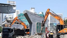 Police Investigate Decision-Making Before Seoul Overpass Collapse