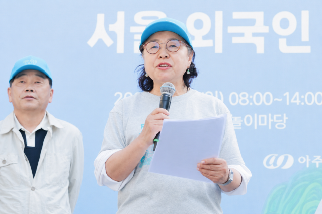 조태숙 서울시관광협회 회장이 31일 오전 서울 광화문광장 놀이마당 일대에서 열린 2026 서울 외국인 궁궐 걷기대회에서 축사를 하고 있다 20260531사진유대길 기자 dbeorlf123ajunewscom