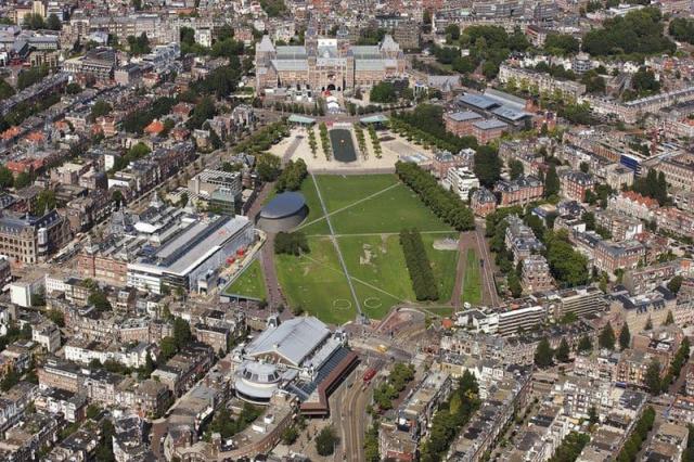 암스테르담의 박물관광장 Museumplein