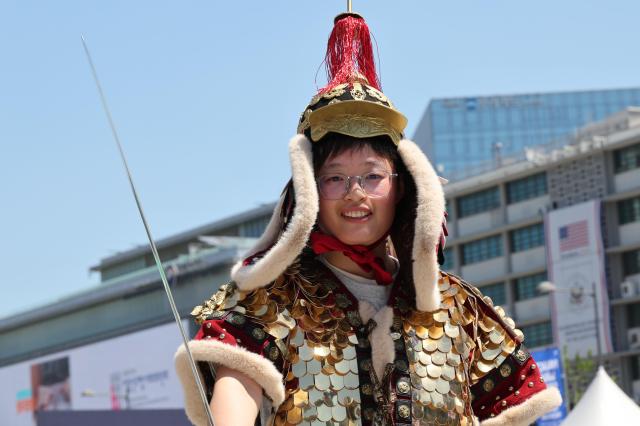 Participants of Palace Walk Seoul 2026 enter the Gyeongbokgung Palace in central Seoul on May 31 2026 AJP Yoo Na-hyun


