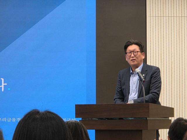 임재호 우리금융연구소 실장이 1일 서울 중구 우리은행 본점에서 열린 생산적 기업승계 기자간담회에서 발표하고 있다 사진방예준 기자