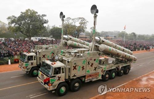 Việt Nam ký hợp đồng mua tên lửa hành trình siêu thanh BrahMos của Ấn Độ trị giá khoảng 950 triệu USD