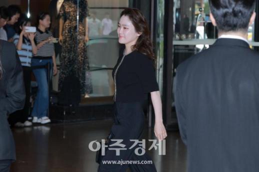 [포토] 호암상 시상식 참석하는 ​​​​​​​장한나 예술의 전당 사장